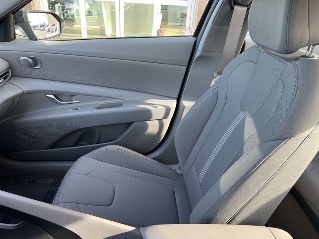 Vehicle image 8 of 19