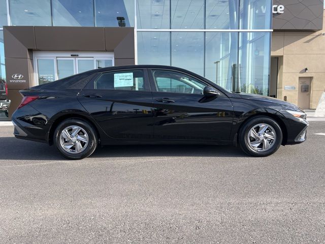 Vehicle image 5 of 19