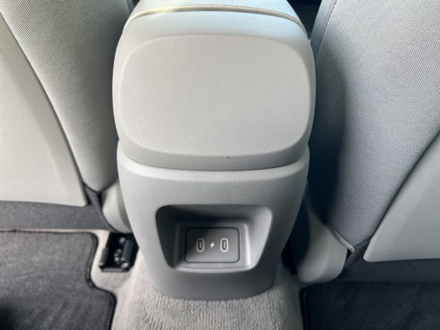 Vehicle image 18 of 19