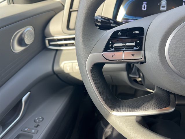 Vehicle image 13 of 19