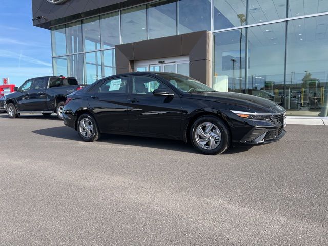 Vehicle image 4 of 19