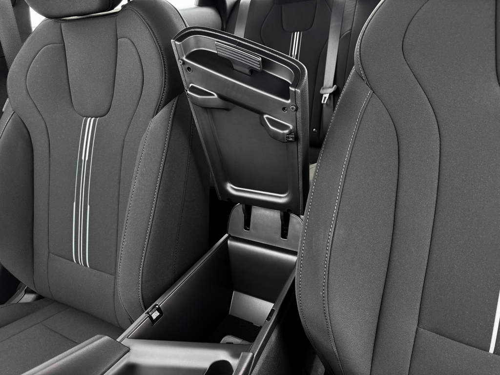 2025 Hyundai Elantra SEL Sport Image 14 of 19