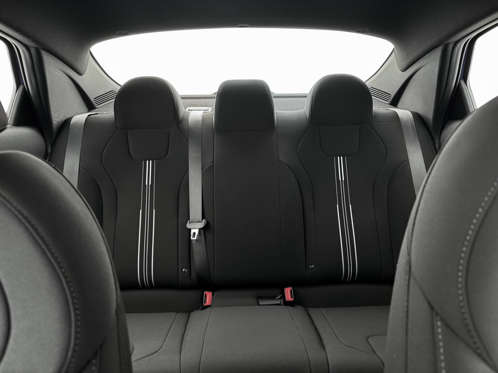 2025 Hyundai Elantra SEL Sport Image 13 of 19