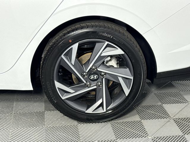 Vehicle image 22 of 47