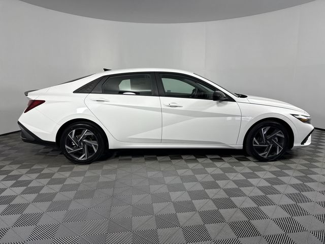 Vehicle image 9 of 47
