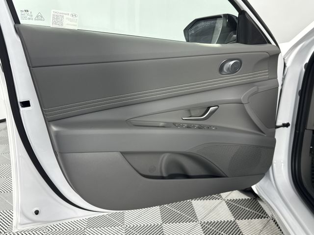 Vehicle image 40 of 47