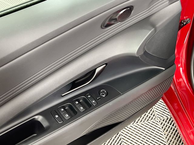 Vehicle image 20 of 24