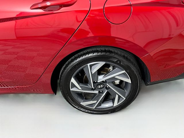 Vehicle image 7 of 24