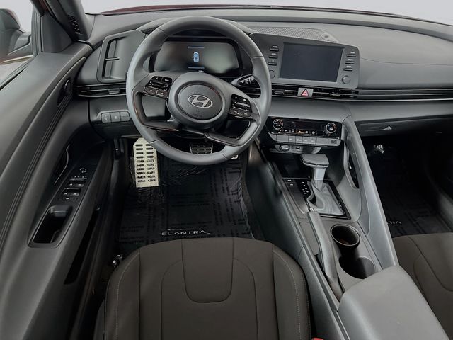 Vehicle image 11 of 24