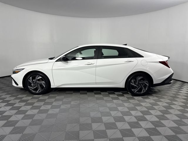 Vehicle image 21 of 46