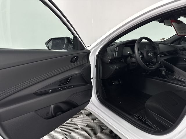 Vehicle image 23 of 46
