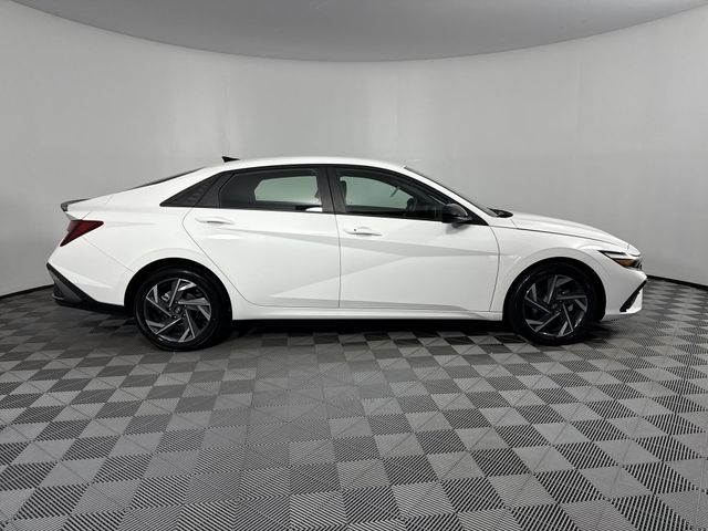 Vehicle image 11 of 46