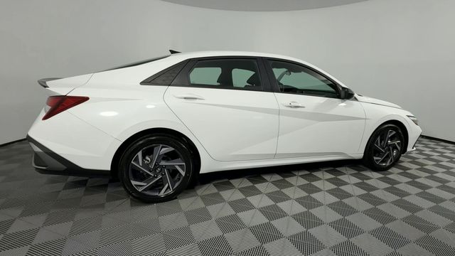 Vehicle image 13 of 46