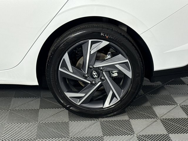 Vehicle image 22 of 46