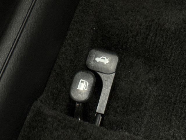 Vehicle image 30 of 46