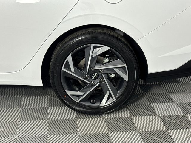 Vehicle image 21 of 46
