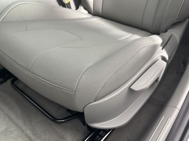 Vehicle image 40 of 46