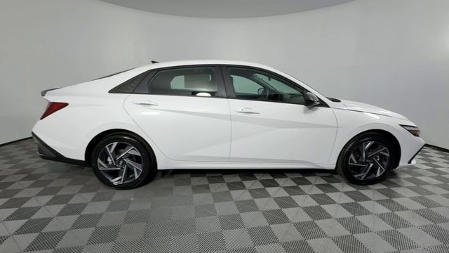 Vehicle image 10 of 46