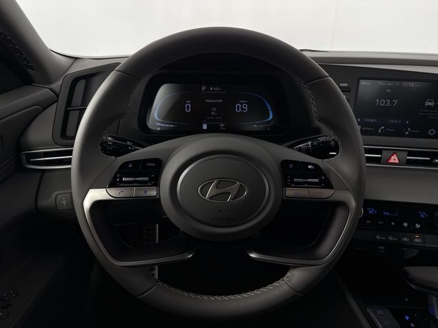 Vehicle image 32 of 46