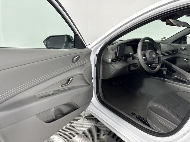 Vehicle image 22 of 46
