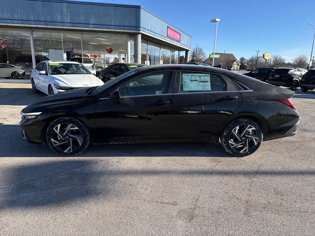 Vehicle image 4 of 12