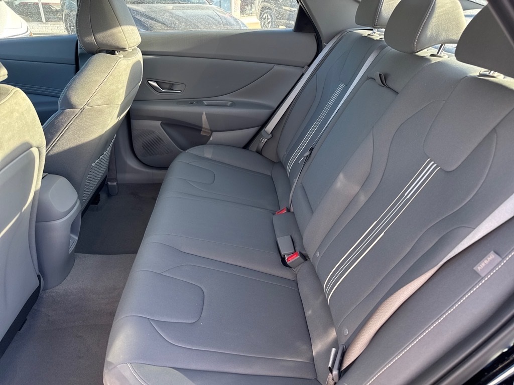 Vehicle image 7 of 12