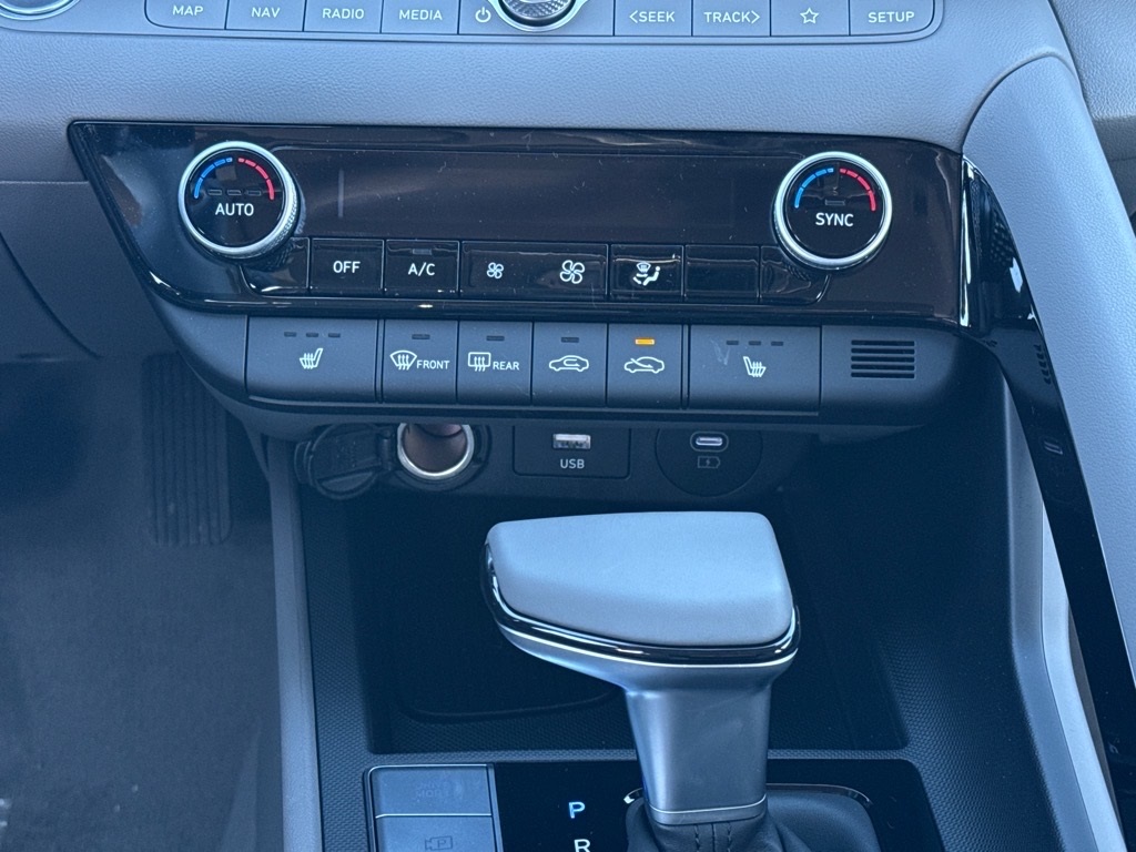 Vehicle image 10 of 12