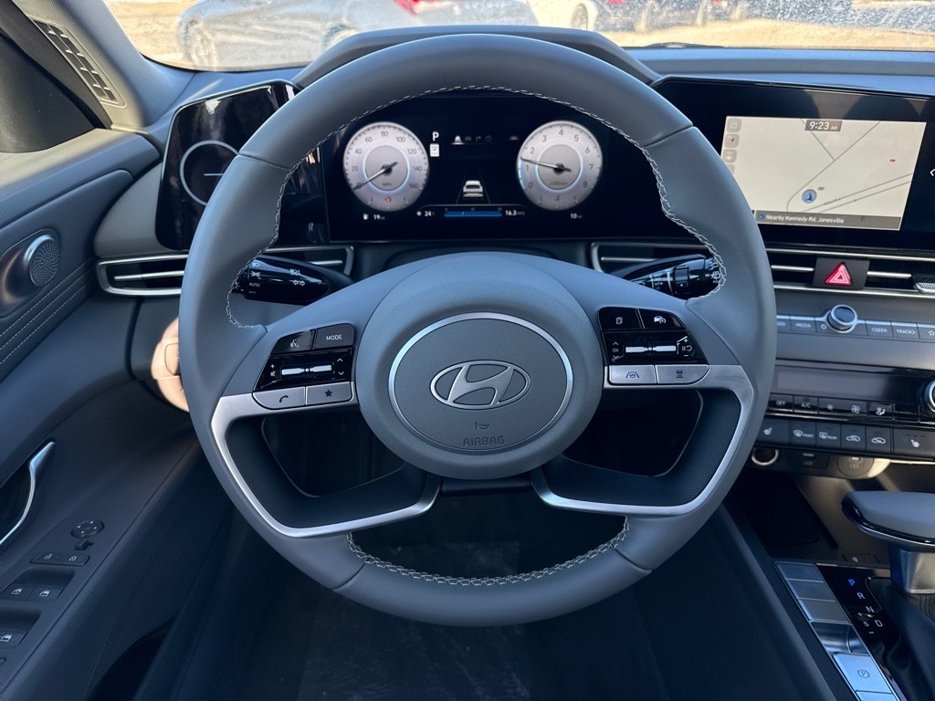 Vehicle image 8 of 12
