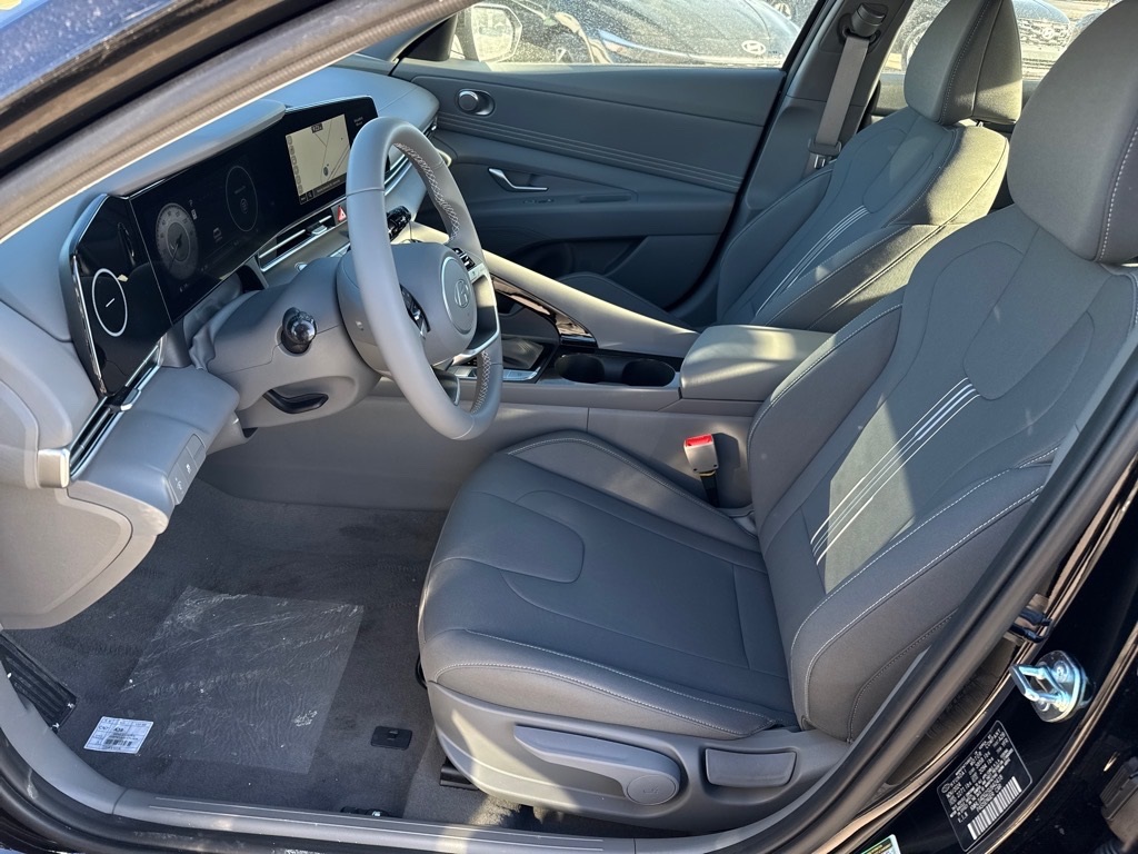 Vehicle image 6 of 12