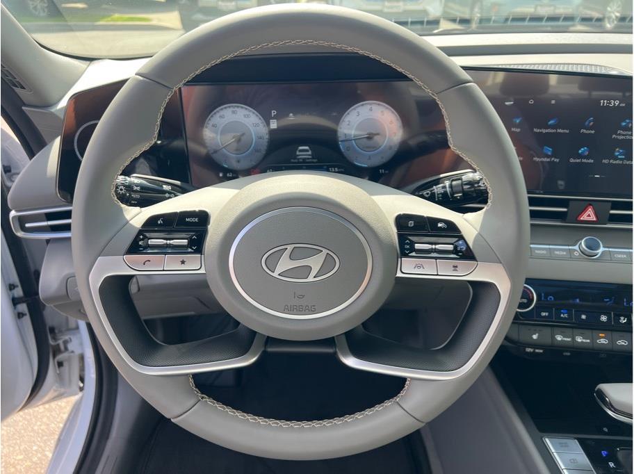 Vehicle image 12 of 21