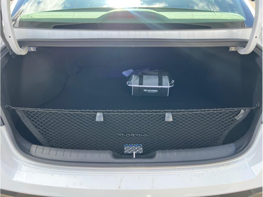 Vehicle image 20 of 21
