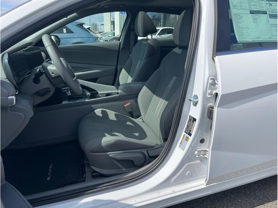 Vehicle image 9 of 21