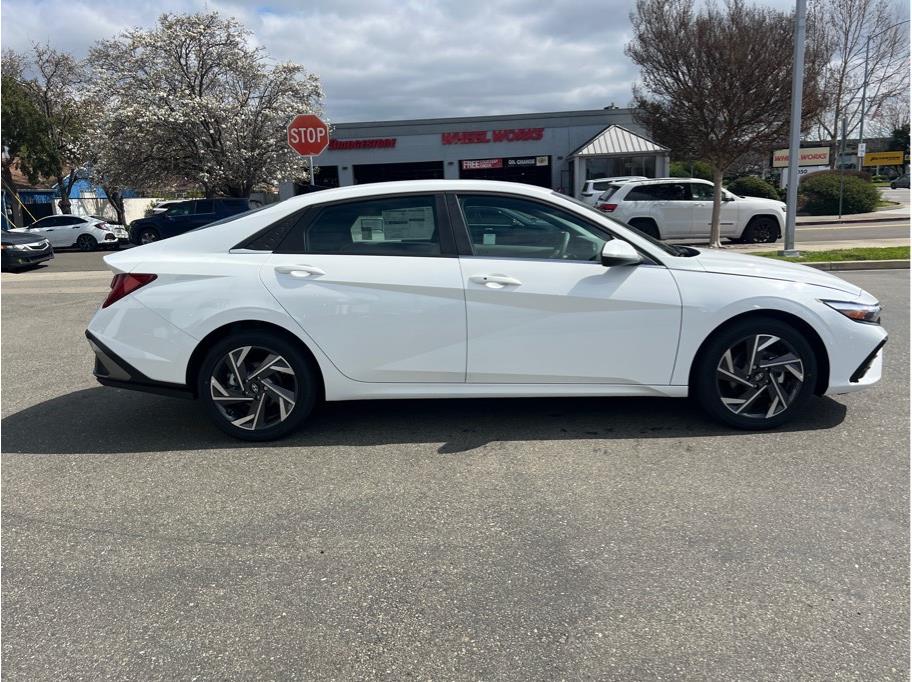Vehicle image 4 of 21