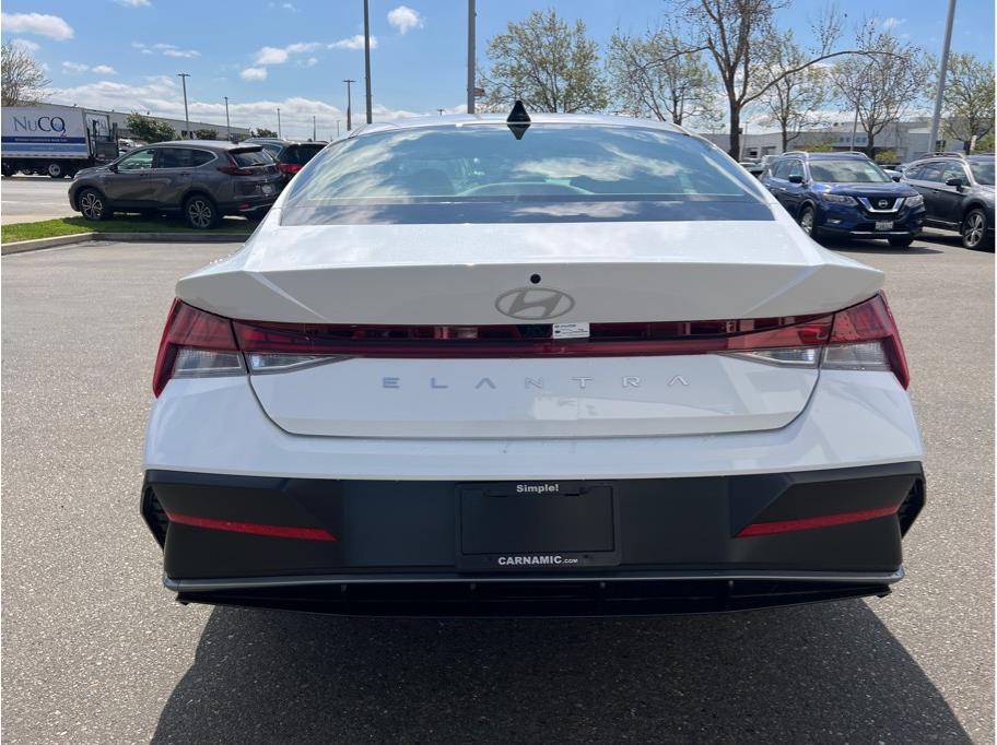 Vehicle image 6 of 21