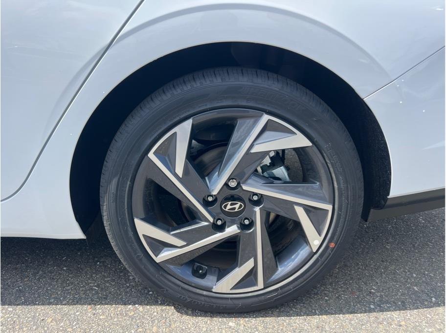 Vehicle image 21 of 21