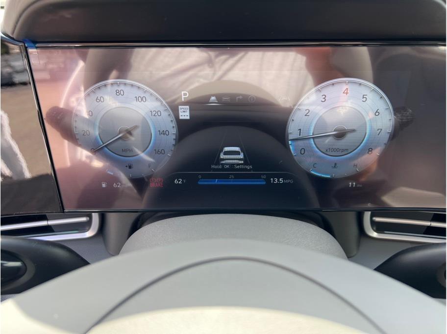 Vehicle image 11 of 21