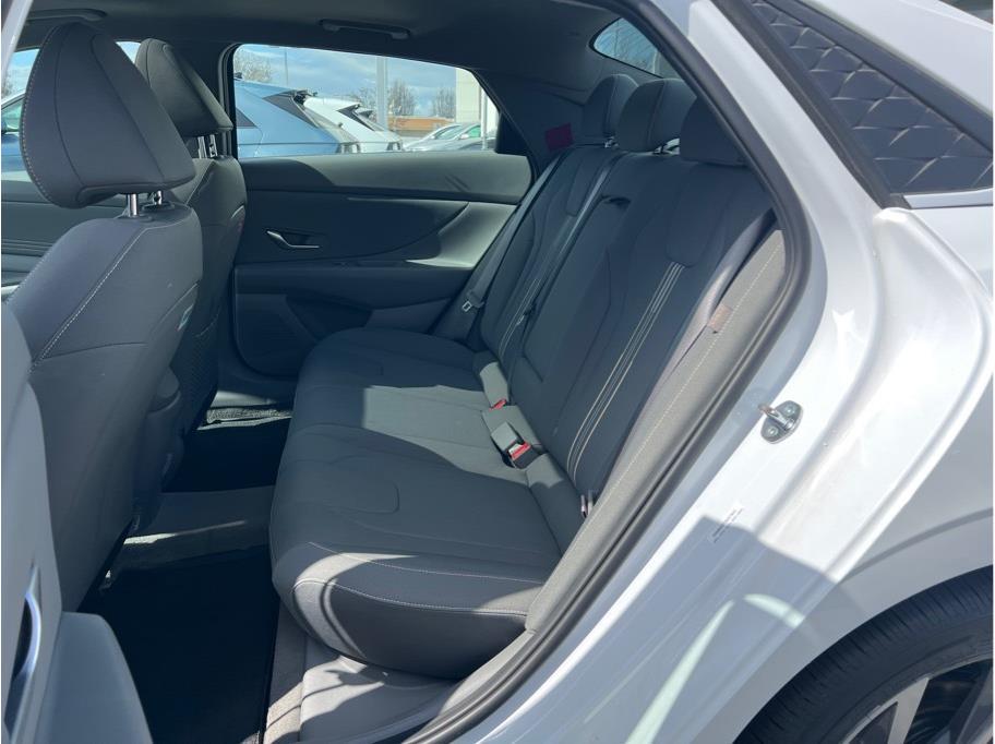 Vehicle image 10 of 21