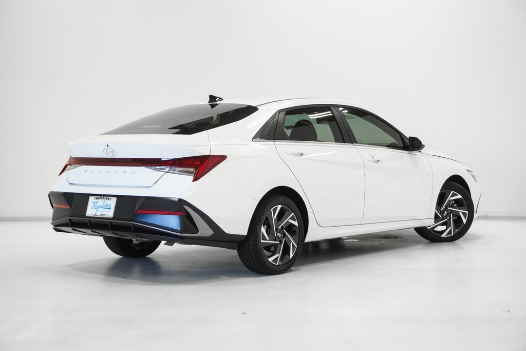 2025 Hyundai Elantra SEL Convenience Image 5 of 33