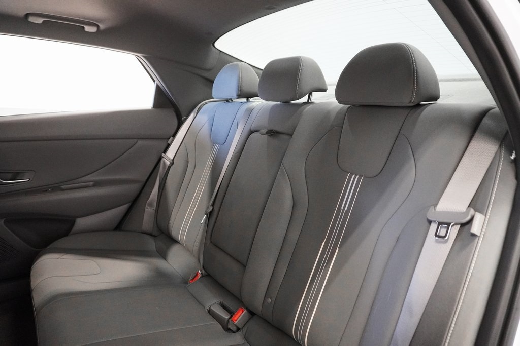 2025 Hyundai Elantra SEL Convenience Image 11 of 33