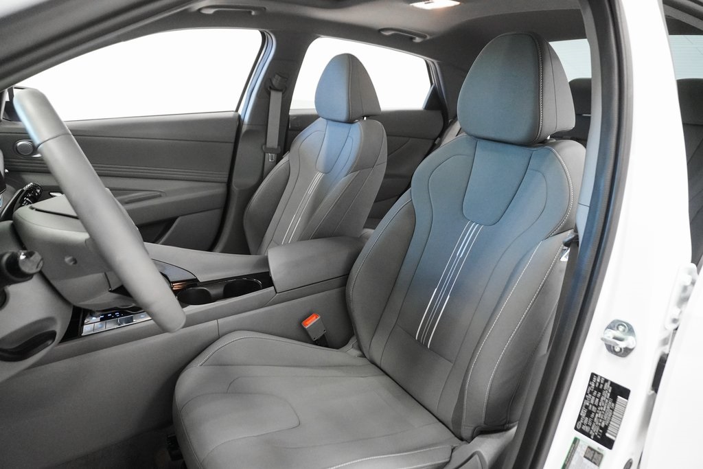 2025 Hyundai Elantra SEL Convenience Image 10 of 33