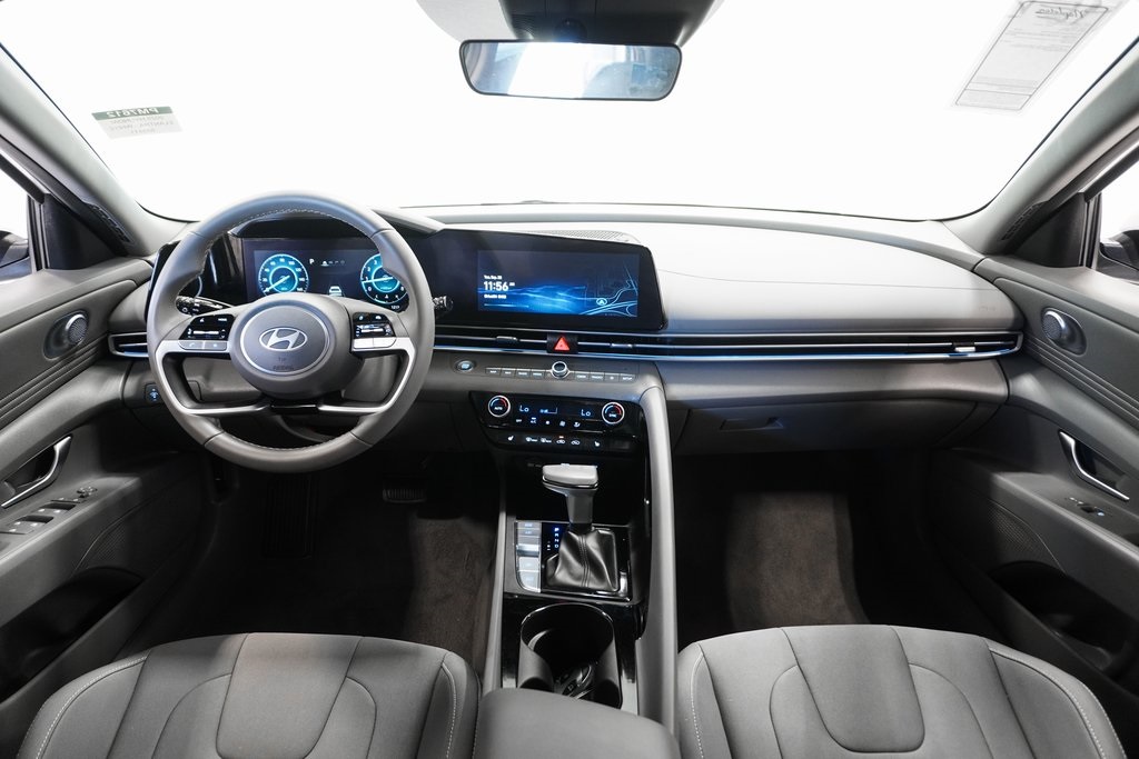 2025 Hyundai Elantra SEL Convenience Image 15 of 33
