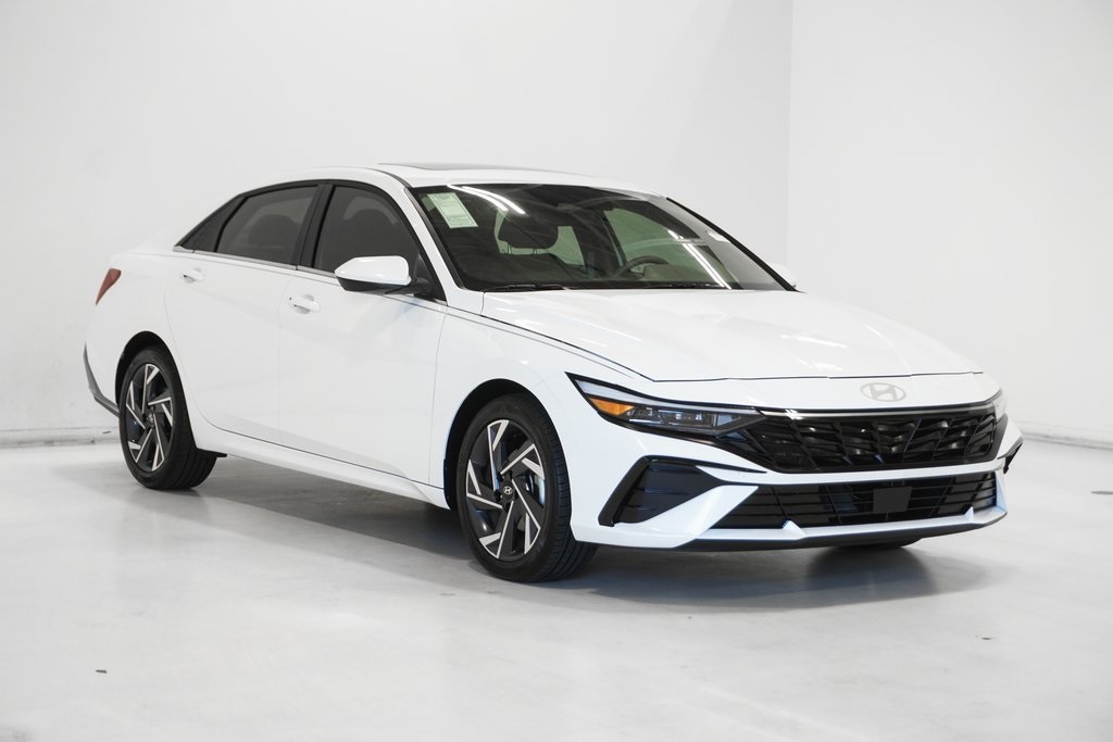 2025 Hyundai Elantra SEL Convenience Image 4 of 33