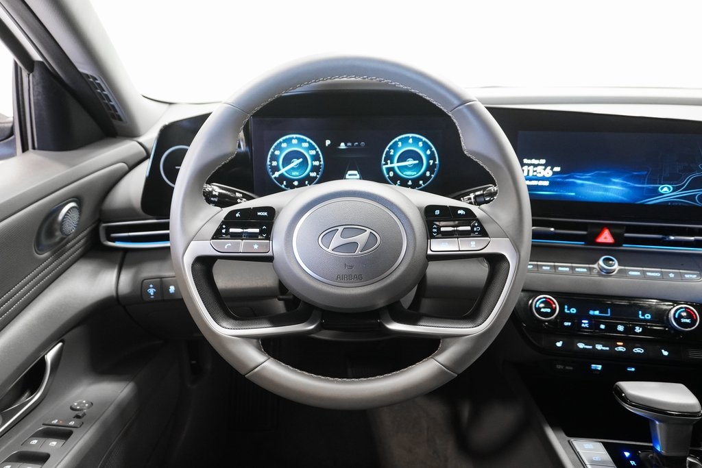 2025 Hyundai Elantra SEL Convenience Image 18 of 33