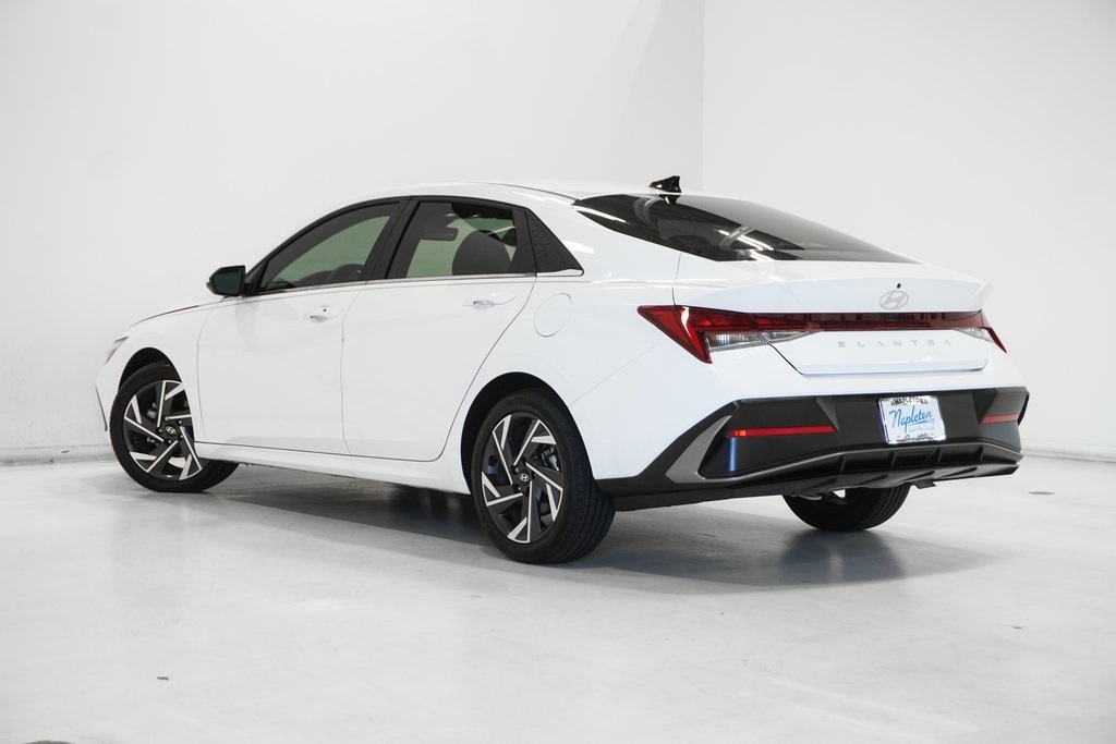 2025 Hyundai Elantra SEL Convenience Image 7 of 33