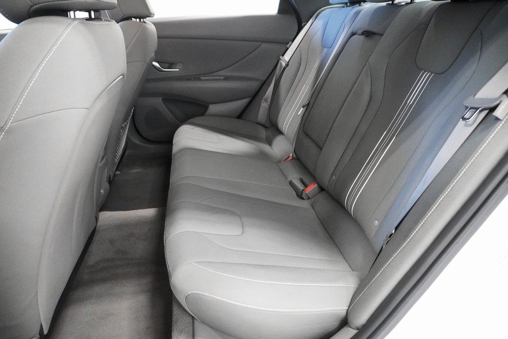 2025 Hyundai Elantra SEL Convenience Image 12 of 33