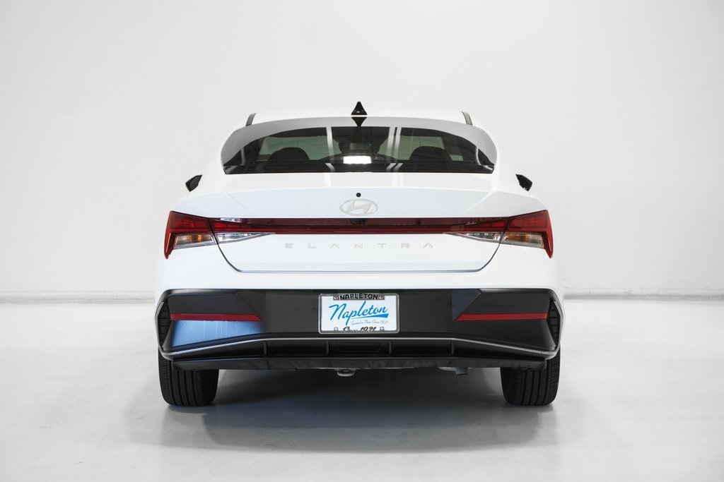 2025 Hyundai Elantra SEL Convenience Image 6 of 33