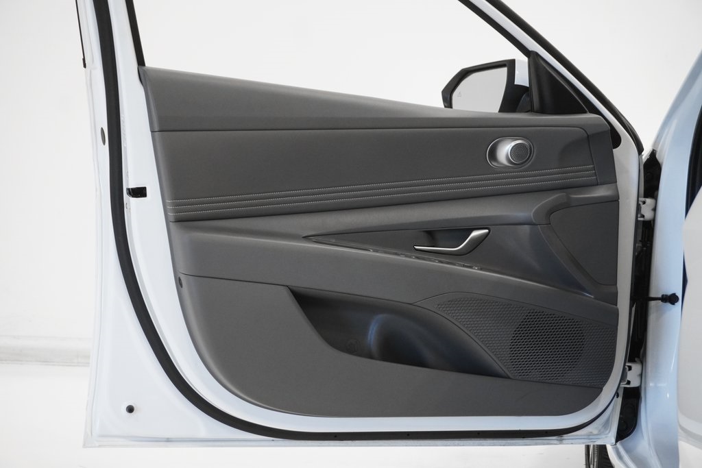 2025 Hyundai Elantra SEL Convenience Image 27 of 33