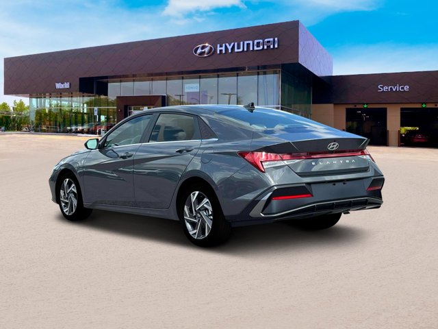 Vehicle image 10 of 12