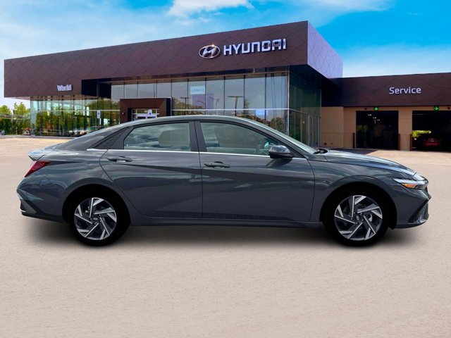 Vehicle image 6 of 12