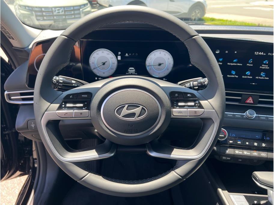 Vehicle image 12 of 22